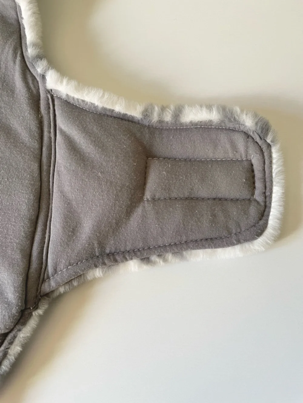 Koolaburra UGG Medium Danny Faux Fur Reversible Pet Vest Cozy White Gray Plaid